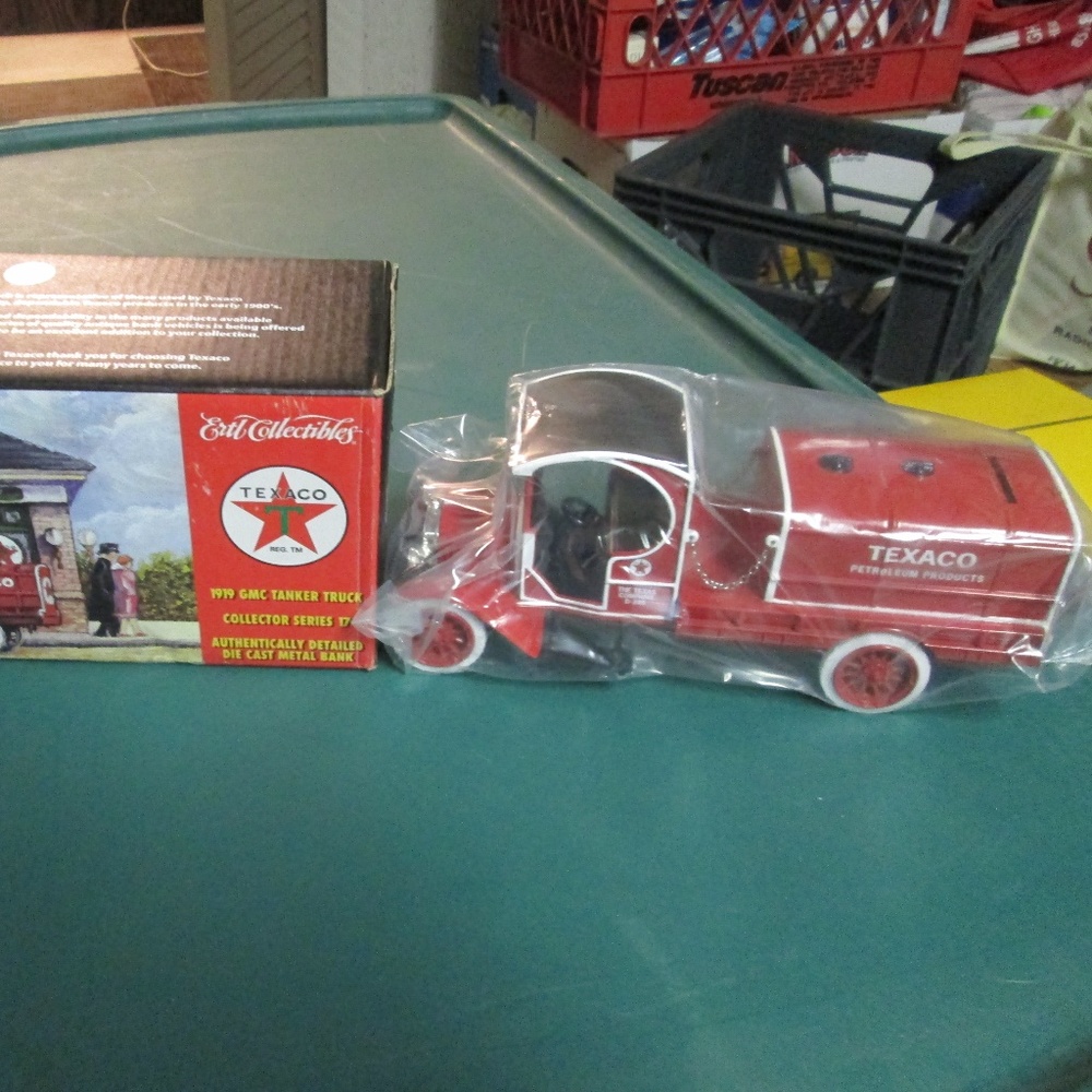 1919 TEXACO GMC TANKER TRUCK